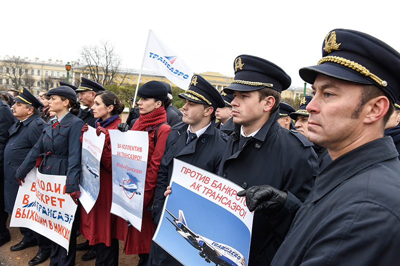 Митинг против&nbsp;закрытия авиакомпании &laquo;Трансаэро&raquo; прошел в&nbsp;​Санкт-Петербурге. 2015 год


