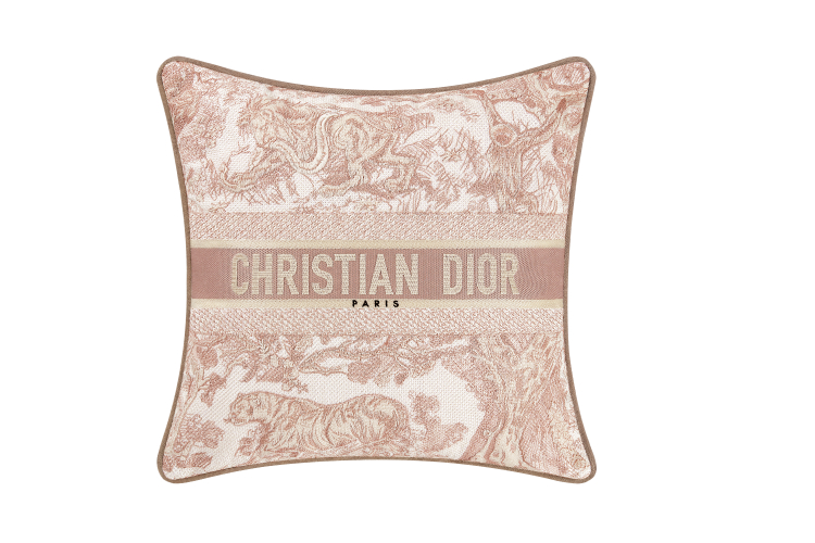 Подушка Dior,&nbsp;86 500 руб. (Dior)