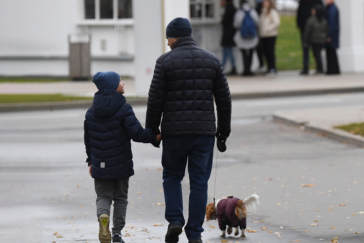 В Госдуме призвали ввести периодическую базовую выплату всем родителям