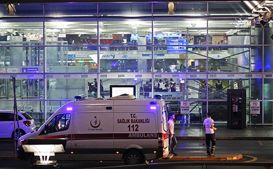 В аэропорту Ататюрк в&nbsp;Стамбуле, где&nbsp;произошли взрывы 28 июня 2016 года
