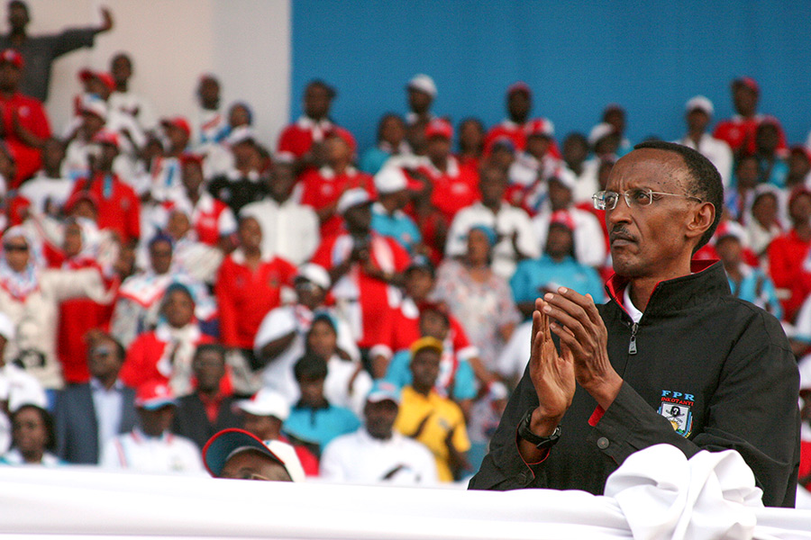 Политик: Поль Кагаме, Руанда

Возраст: 59&nbsp;лет. Руководит страной с&nbsp;марта 2000 года

В августе 2010 года Кагаме во&nbsp;второй раз&nbsp;избрался на&nbsp;семилетний президентский срок, набрав&nbsp;93,08% голосов избирателей. Его ближайший конкурент получил 5,15%.
