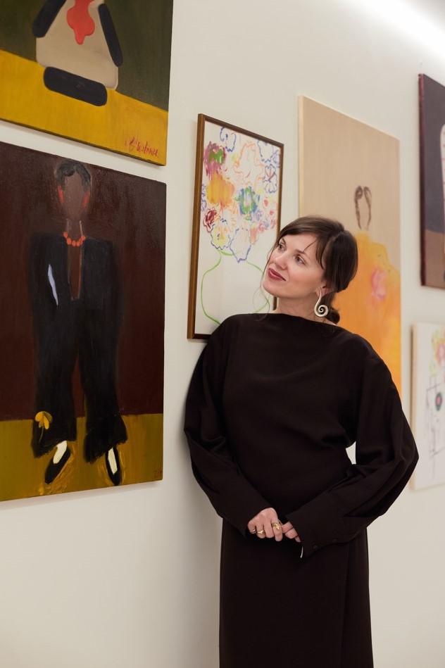 Художница Зарина Гроева и ее картины в фитнес-студии Sculpt