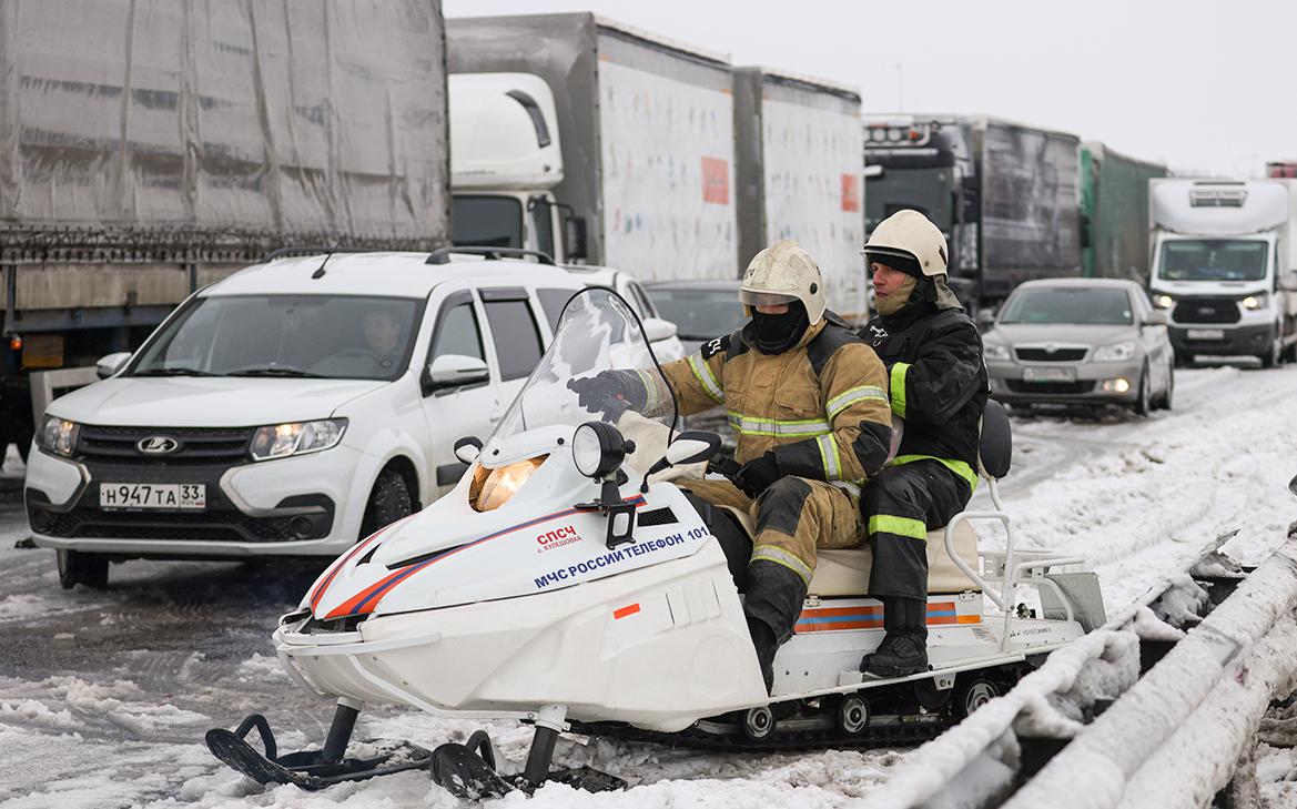Очевидцы рассказали о выживании в снежном заторе в Ростовской области