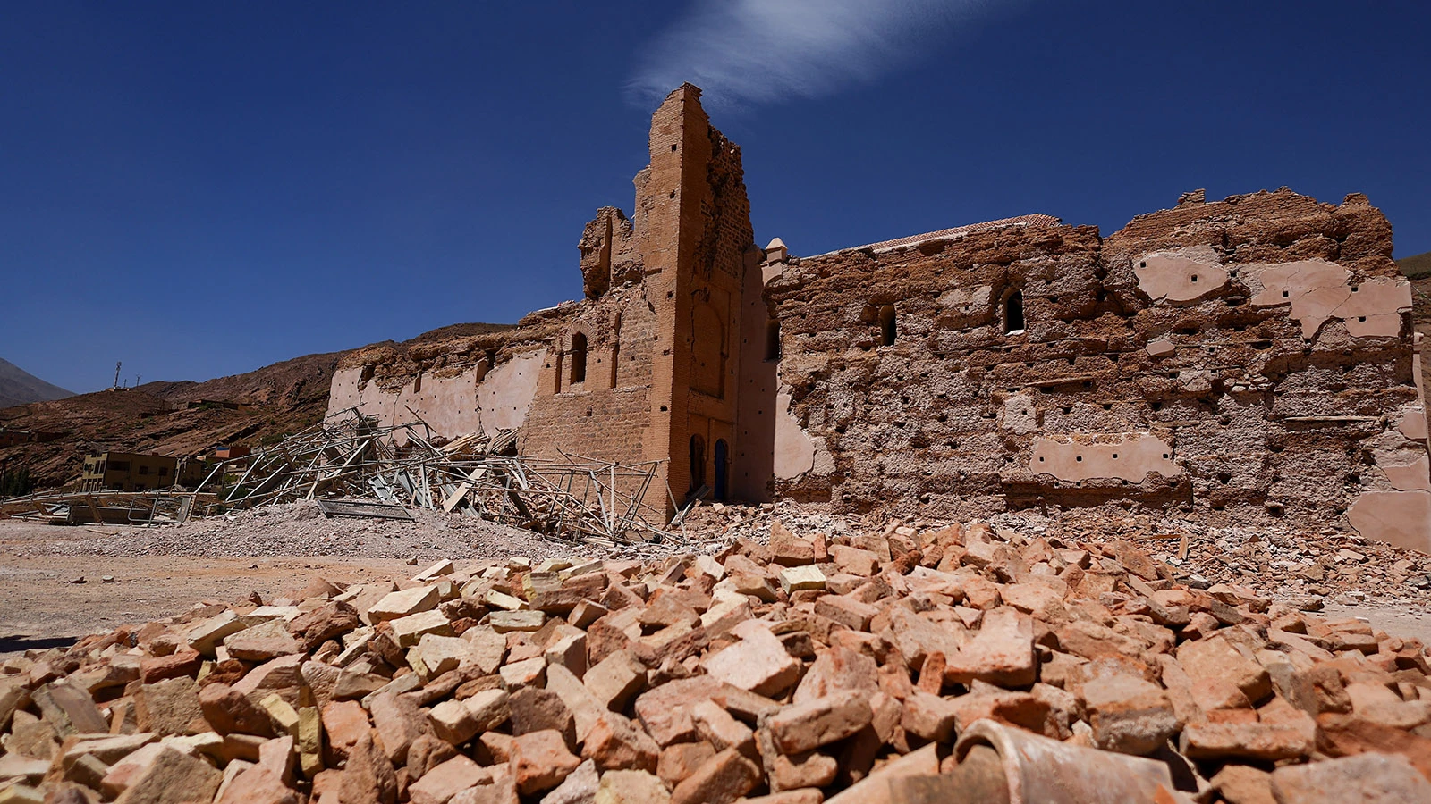 <p>В ночь на 9 сентября в Марокко <a href="https://www.rbc.ru/society/09/09/2023/64fc6ee29a79475b9780a3f2">произошло</a> сильнейшее за последние 120 лет землетрясение</p>