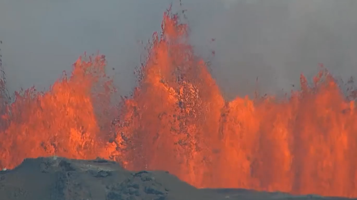 Извержение вулкана в Исландии. Видео