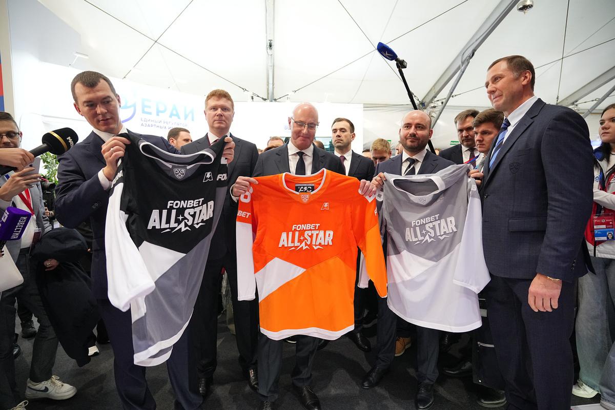Чернышенко посетил стенд Fonbet и КХЛ на форуме РСД-2025