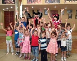 Банк Интеза в Краснодаре организовал для детей клиентов показ спектакля в кукольном театре