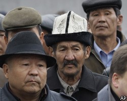 В Оше, куда улетел К.Бакиев, требуют отставки президента Киргизии