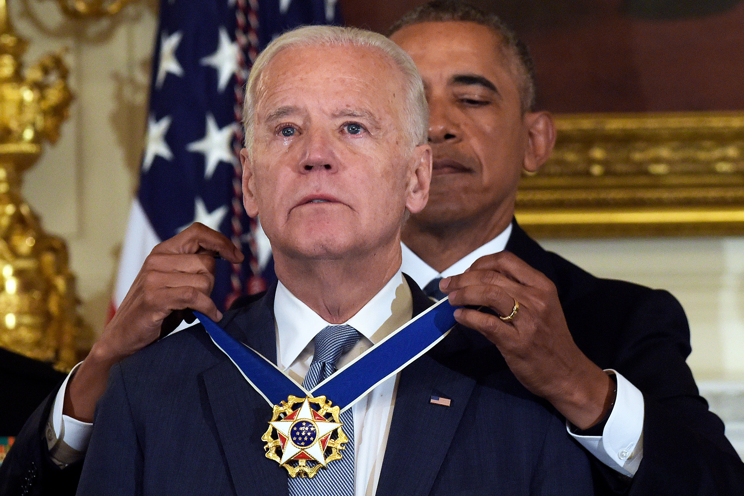 <p>12 января. Президент США Барак Обама награждает вице-президента Джо Байдена медалью Свободы. Вашингтон, США.</p>
