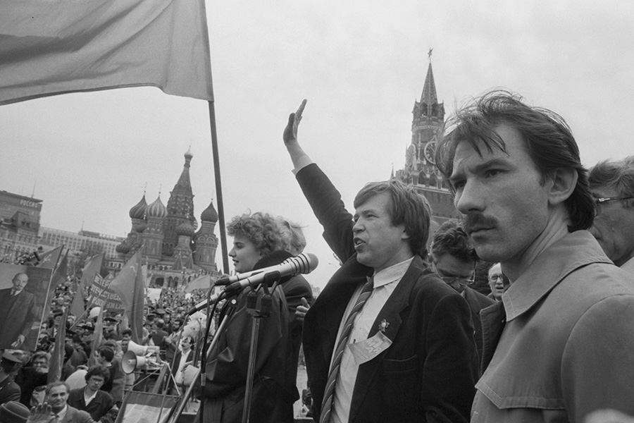 Виктор Анпилов на&nbsp;митинге&nbsp;прокоммунистических движений на Красной площади. 1 мая 1992 года
