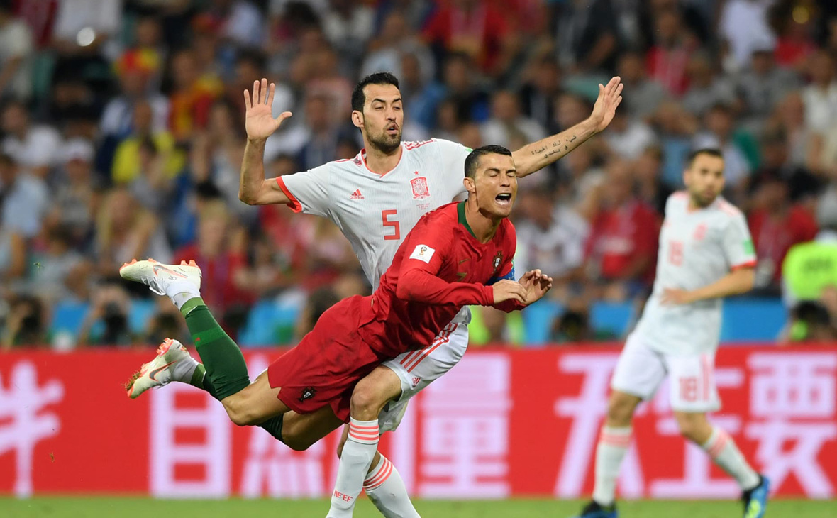 На дубль форварда испанцев Диего Косты и гол защитника Хосе Игнасио Начо португальцы ответили тремя результативными ударами лучшего футболиста планеты Криштиану Роналду.