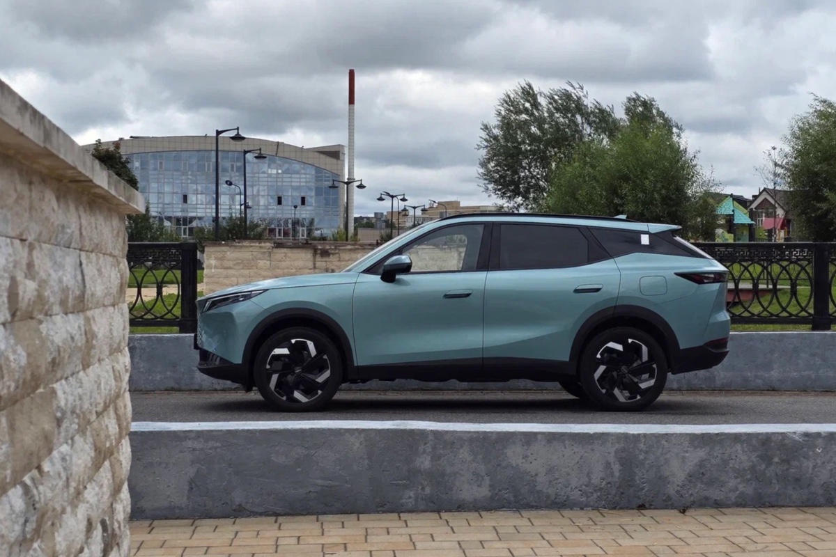 Только топ-версия Omoda C7 Supreme комплектуется 19-дюймовыми колесами, все остальные варианты — на 18-дюймовых