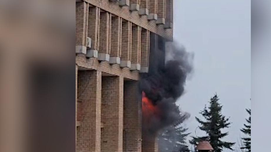В подмосковной Кашире загорелось здание администрации