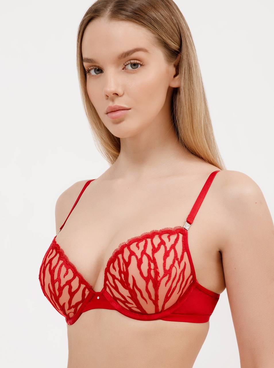 Бюстгальтер из коллекции Emma, &laquo;Дефиле&raquo;, 3599 руб. (defile.ru)