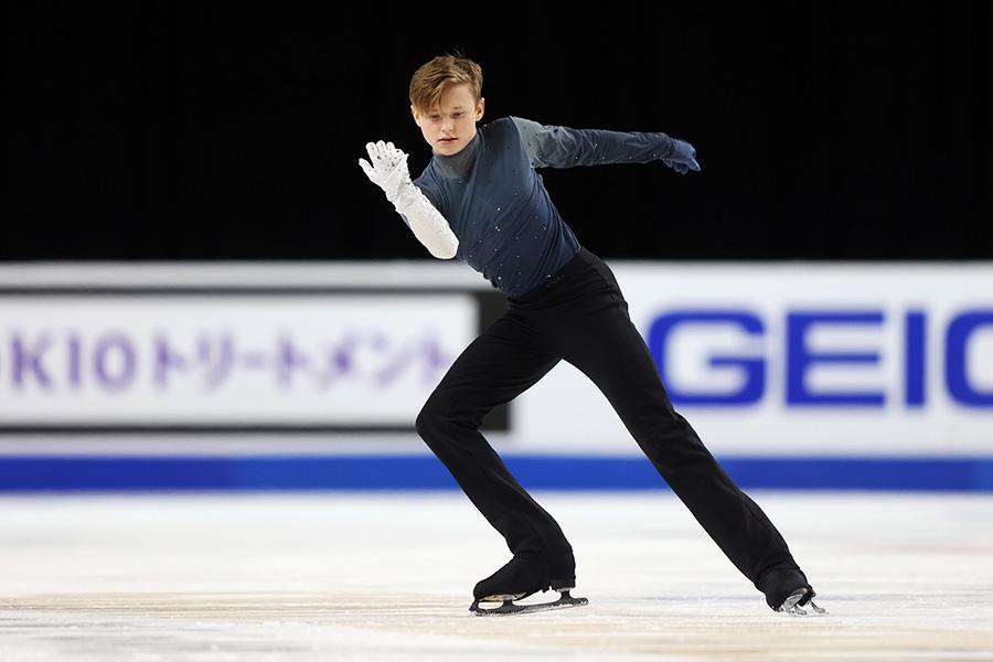 Илья Малинин выступает в произвольной программе среди мужчин на Гран-при ISU по фигурному катанию на арене &laquo;Орлеан&raquo;, США, 24 октября 2020 года