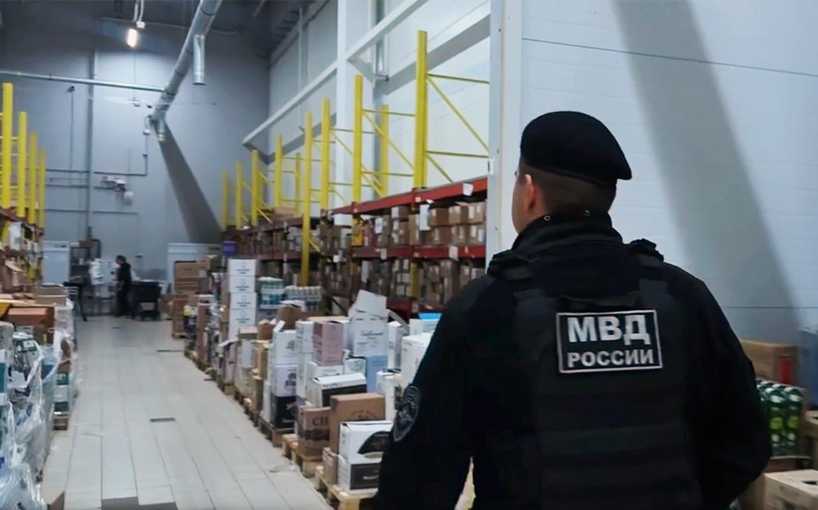 В Петербурге провели рейд по поиску нелегалов в 35 магазинах