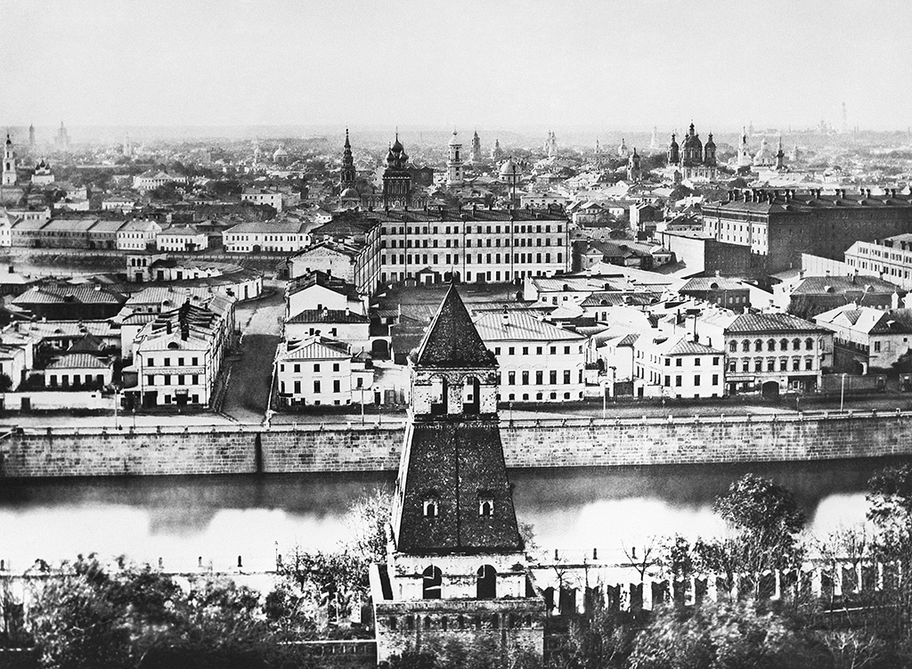 Вид на Замоскворечье с колокольни Ивана Великого. 1884 год
