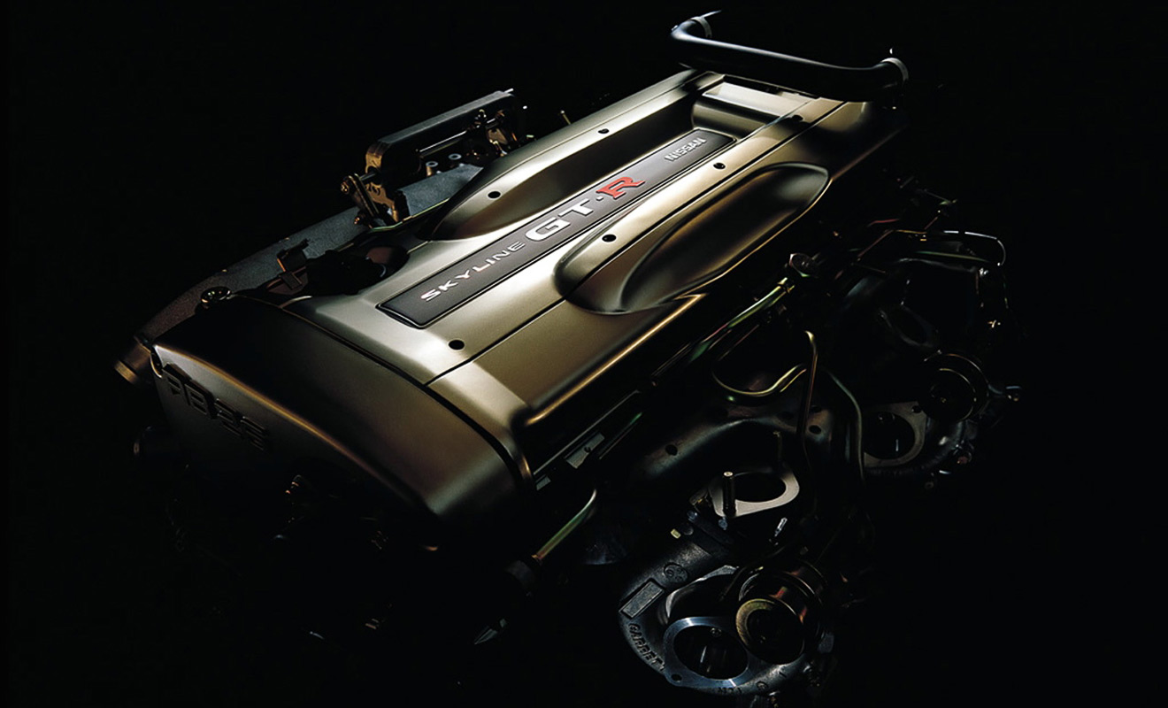 Семейство шестицилиндровых двигателей RB выпускалось с 1985 по 2004 год, но наибольшую известность получила именно версия RB26DETT. Рядная &laquo;шестерка&raquo; с двойным турбонаддувом устанавливалась на три поколения спорткара Nissan Skyline GT-R почти без изменений. Формально мощность двигателя не превышала установленное японскими автопроизводителями ограничение в 280 л. с., однако, по неофициальным данным, мотор серийного GT-R мог развивать 325 лошадиных сил. Нехитрыми манипуляциями, например поднятием давления наддува и перепрошивкой ЭБУ, мощность можно было легко довести до 400 л. с., чем нередко пользовались владельцы таких машин.