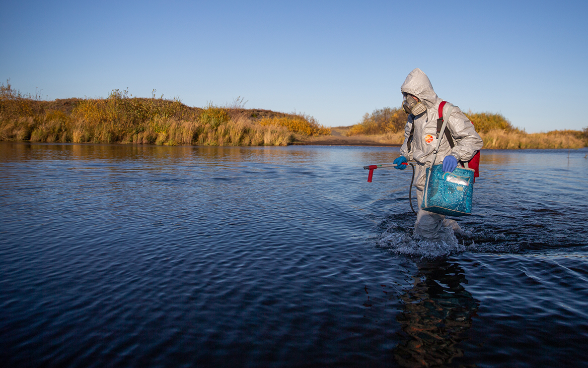 Прокуратура проверит данные об утечке нефтепродуктов у берегов Камчатки