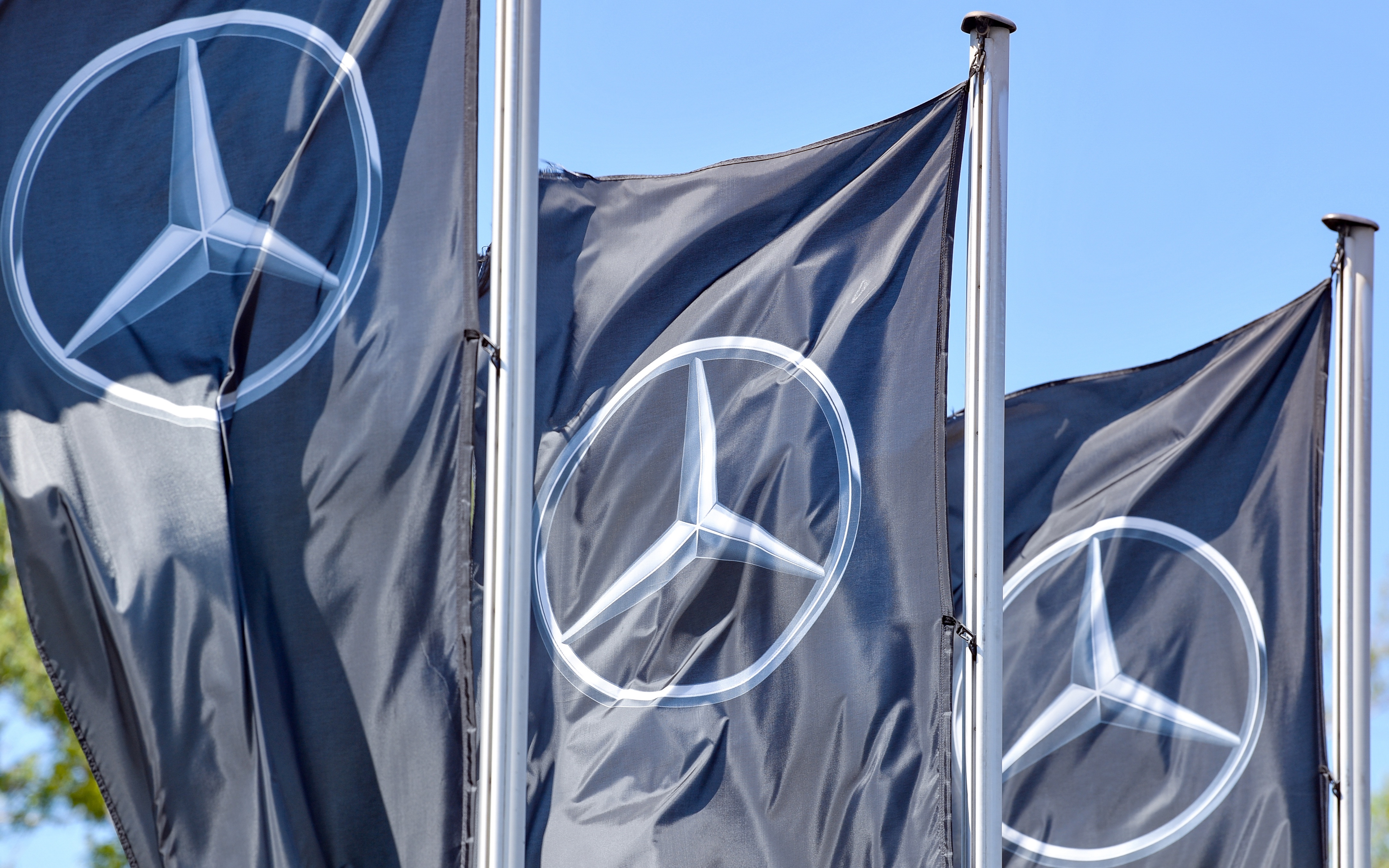 Mercedes более чем на год задерживает поставки новых машин из-за нехватки микрочипов