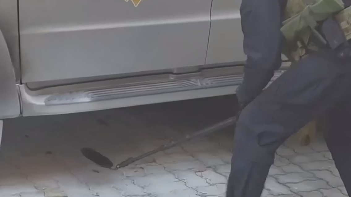 В Калининграде мужчина поджег полицейскую машину недалеко от здания МВД