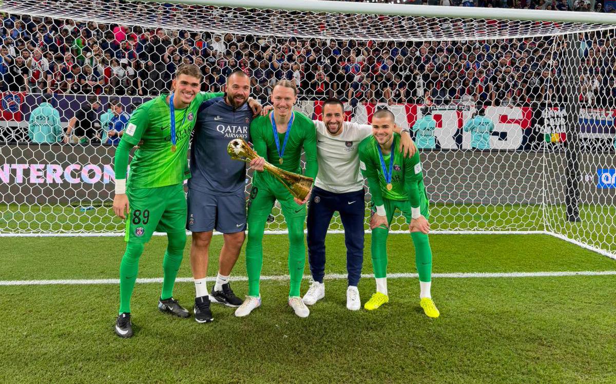 Тренера ПСЖ возмутил вопрос о Сафонове после победы в финале турнира ФИФА