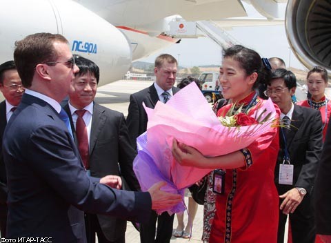 Д.Медведев примет участие в саммите БРИКС в Китае