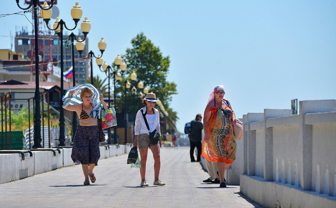 В Абхазии вступили в силу штрафы за голые торсы и купальники на улице — РБК