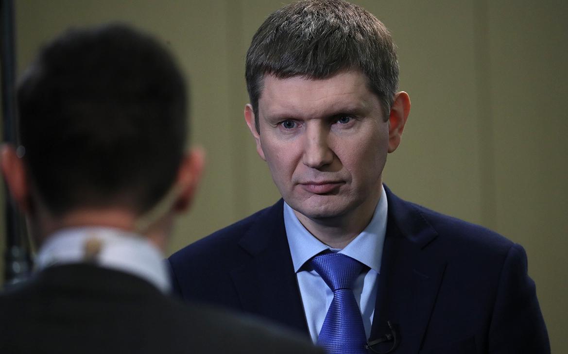 Решетников усомнился в эффективности «трудоустройства тысяч бухгалтеров»