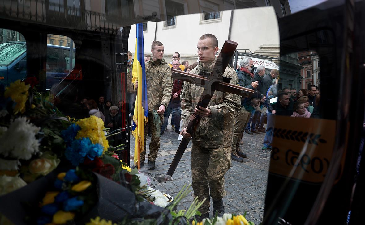 Украина сообщила о возвращении тел 121 погибшего военнослужащего