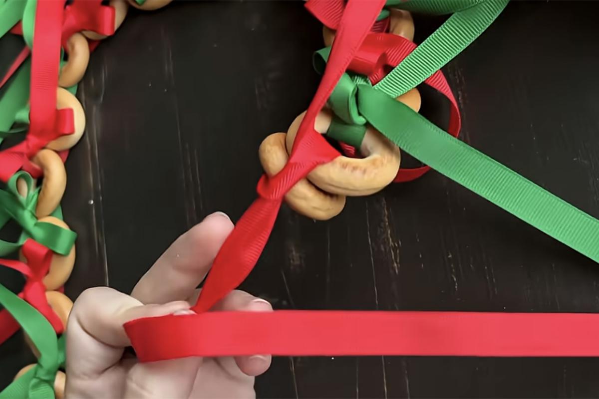 Как сделать новогоднюю гирлянду из сушек