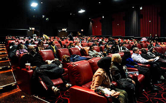 Зал кинотеатра AMC Theatre в Нью-Йорке, США.