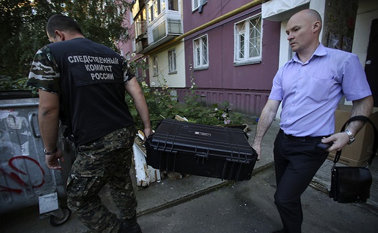 Следователи СКР у дома в Нижнем Новгороде, где проживала семья Беловых