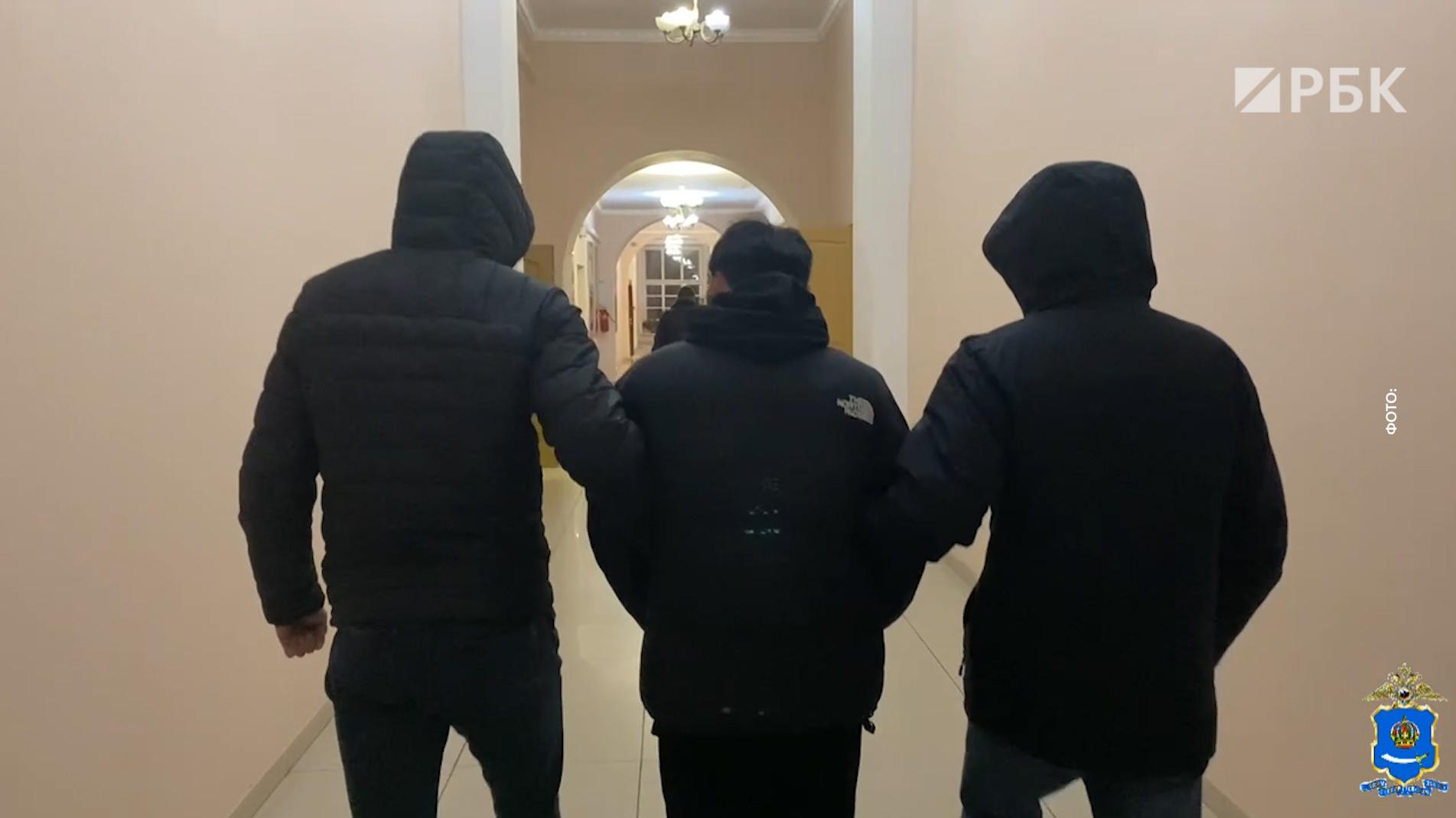 МВД показало видео допроса подозреваемых в сбыте наркотиков в Астрахани