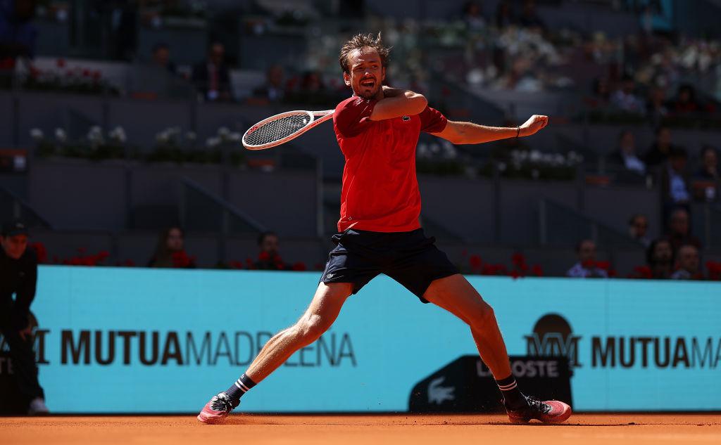 Даниил Медведев из-за травмы снялся с четвертьфинала Мастерс в Мадриде