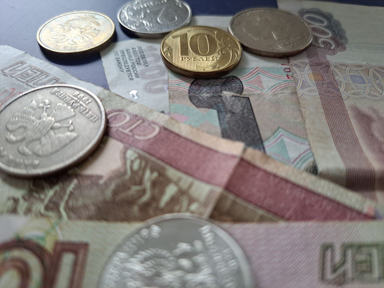 В Казани задолженность по зарплатам с начала года снизилась втрое