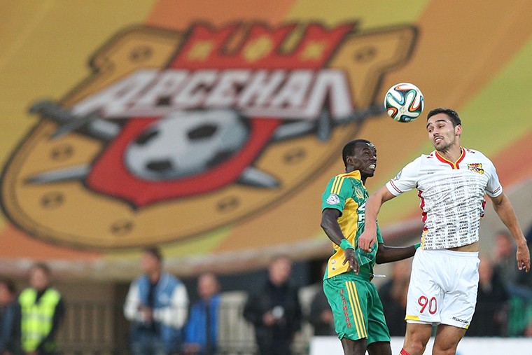 Пиво «Арсенальное» – спонсор футбольного клуба «Арсенал», 2014-2015 годыКомпания «Балтика», производитель «Арсенального», спонсирует команды в городах, где у нее есть свои пивоваренные заводы. Последний договор подобного рода был подписан в начале сентября 2014 года с тульским «Арсеналом». В рамках сотрудничества «Балтика» обязуется поставлять «Арсенальное» на все мероприятия футбольного клуба и разместить логотип клуба на бутылках и банках. Аналогичные соглашения заключены с самарскими «Крыльями Советов», ярославским «Шинником», хоккейными клубом «Амур» из Хабаровска и СКА из Санкт-Петербурга. Кроме того, компания является официальным партнером Континентальной хоккейной лиги. 