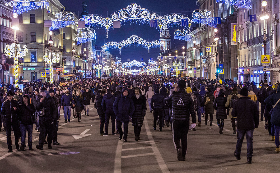Празднование Нового года на Невском проспекте в Санкт-Петербурге