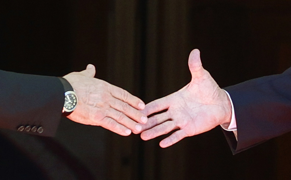 Biden Forgets Hand Shake