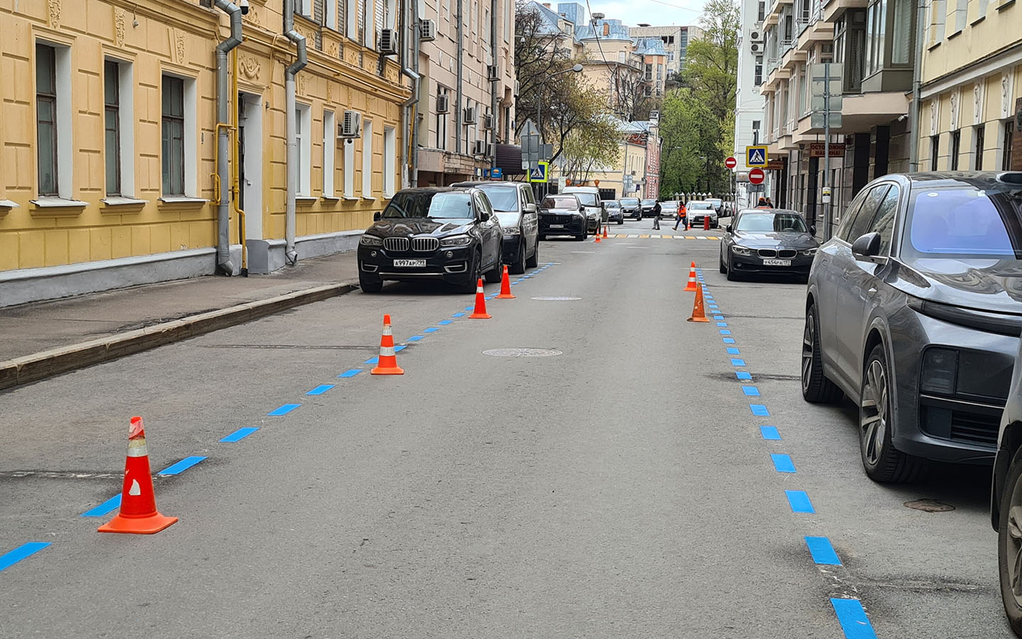 На сегодняшний день синяя разметка применяется только в крупных городах России, но нет сомнений, что практика будет расширяться