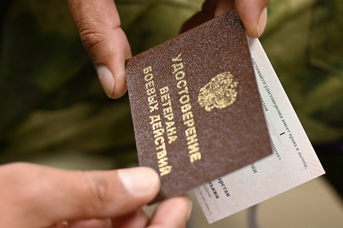 Действующие военнослужащие из числа ветеранов боевых действий имеют право на дополнительный оплачиваемый отпуск продолжительностью 15 суток