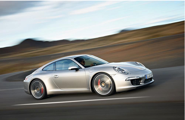 Традиция сплетается с современностью: новый Porsche 911 Carrera