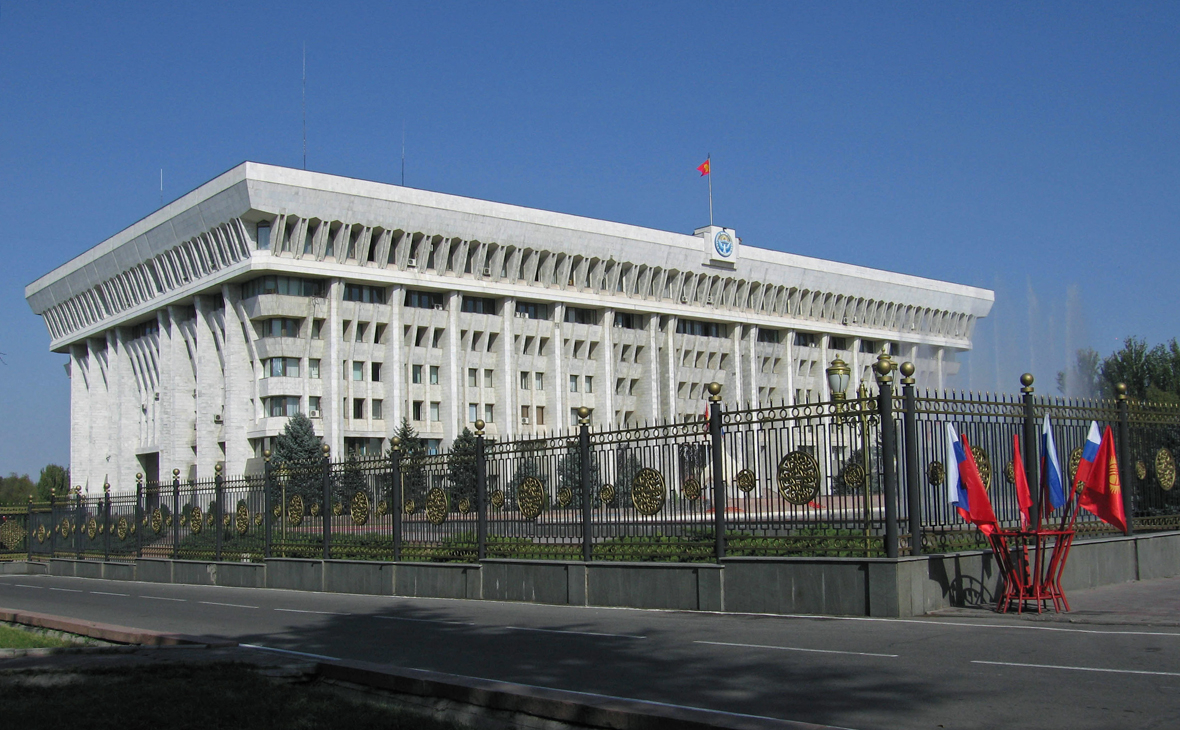 Вид на Дом правительства Киргизии
