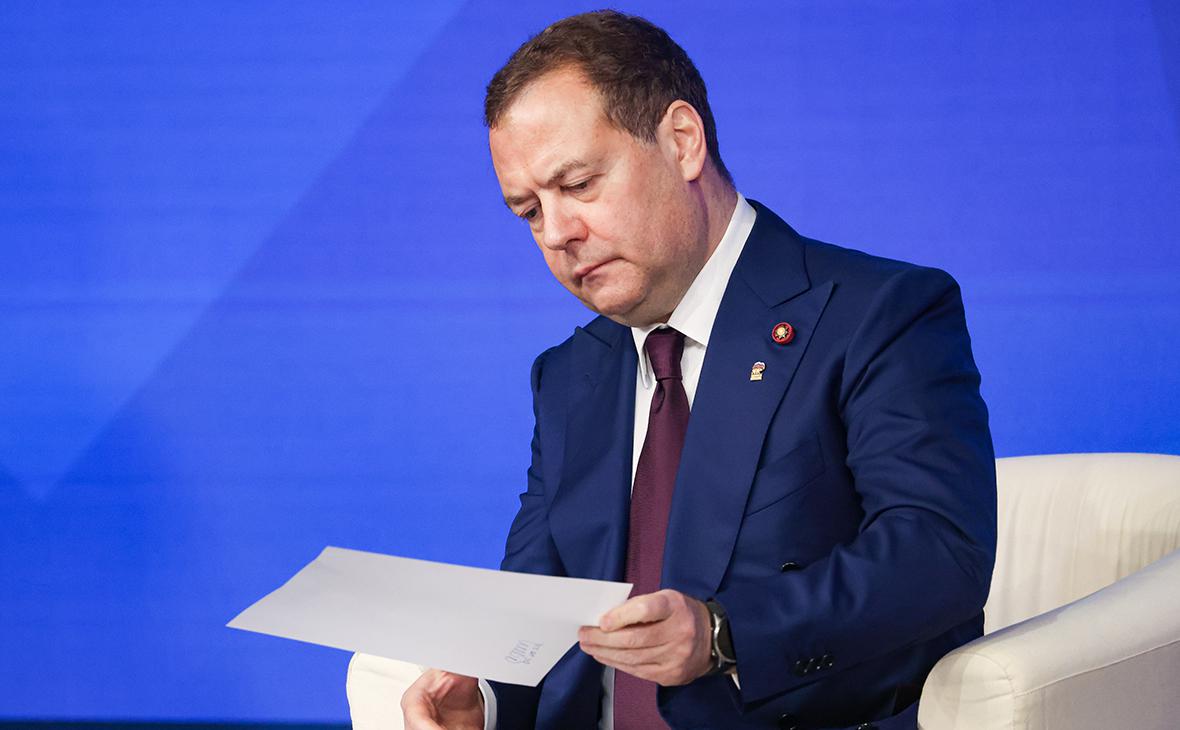 Медведев сравнил санкции ЕС с кругами ада"/>














