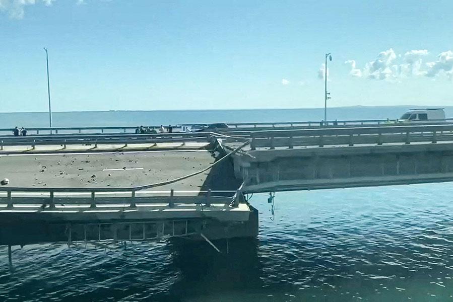 Зеленский назвал Крымский мост «законной целью»"/>














