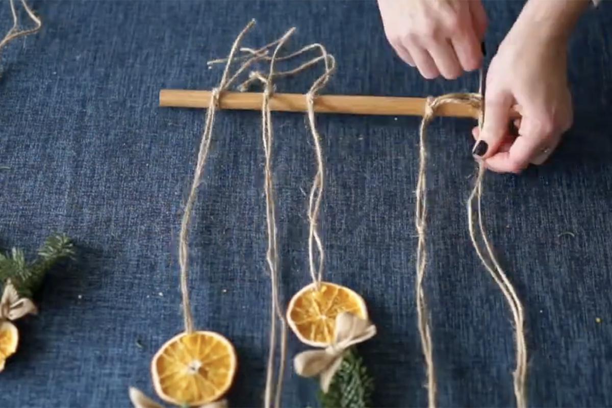 Как сделать новогоднюю гирлянду из апельсинов