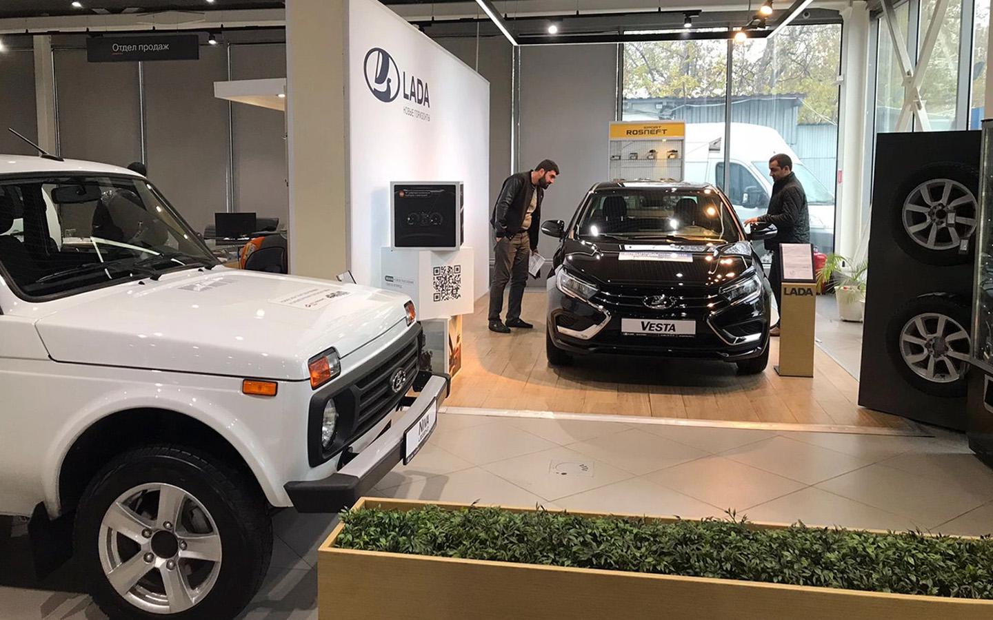 Россияне стали чаще покупать отечественные машины. Данные Минпромторга