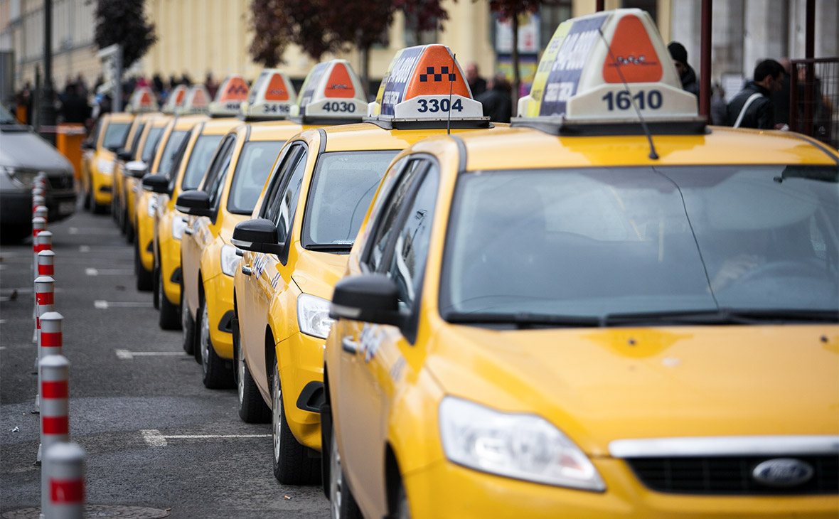 Шашечки или ехать: почему такси «Везет» запретили привлекать «нелегалов»