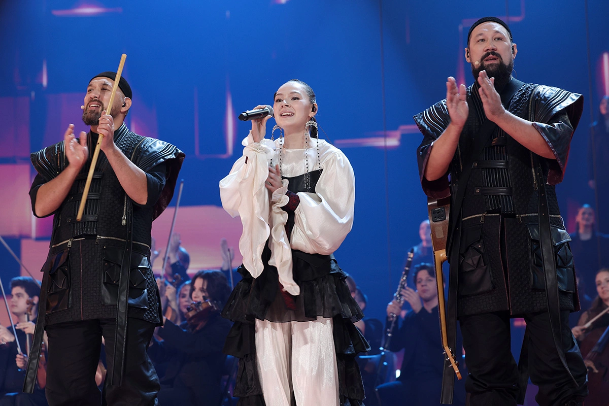 Группа AY YOLA