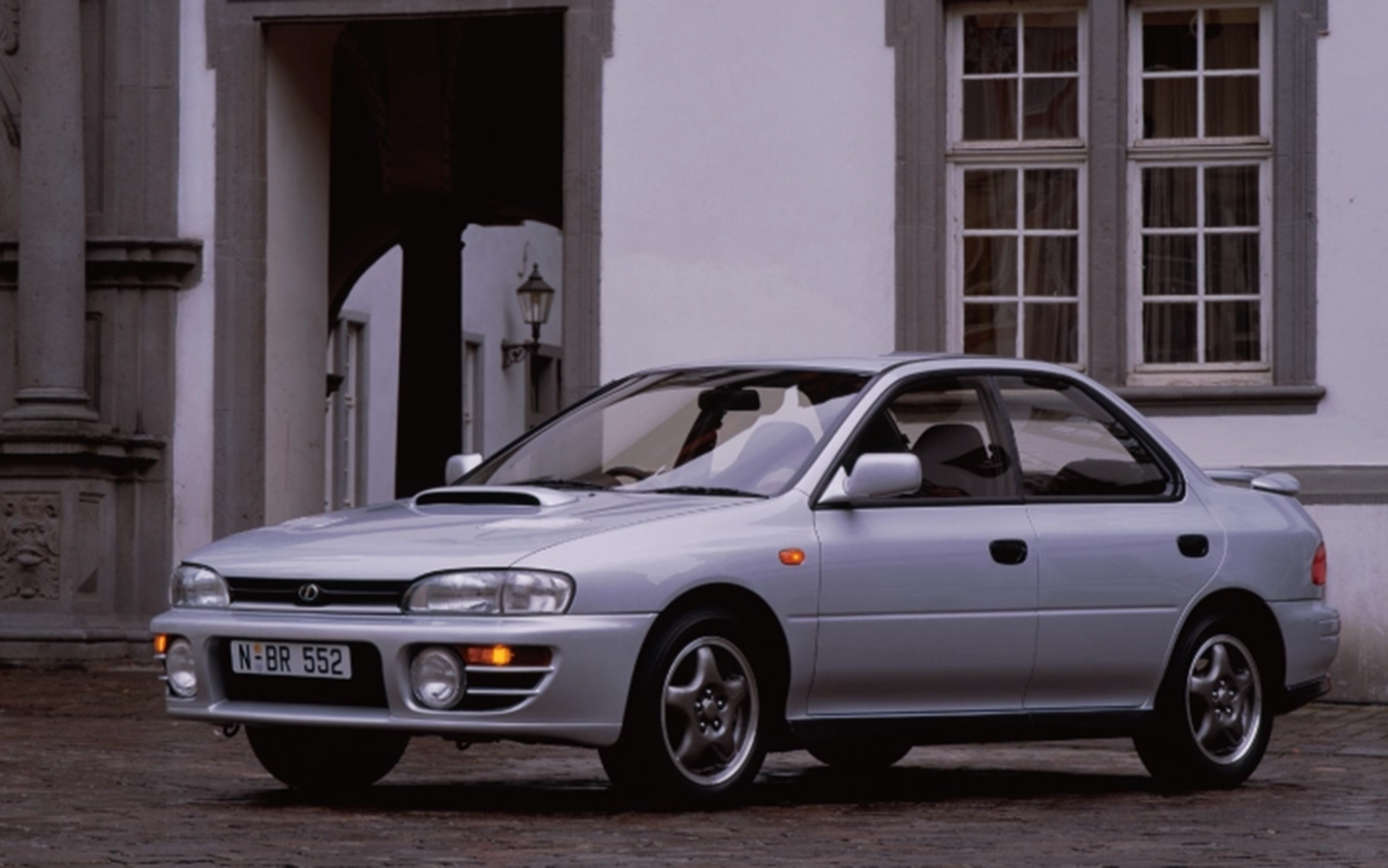 Subaru Impreza WRX дебютировала в 1992 году, став легендарным автомобилем в соревнованиях по ралли